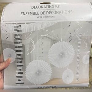Amscan 18 Pc White Decorating Kit for Home Parties NWT